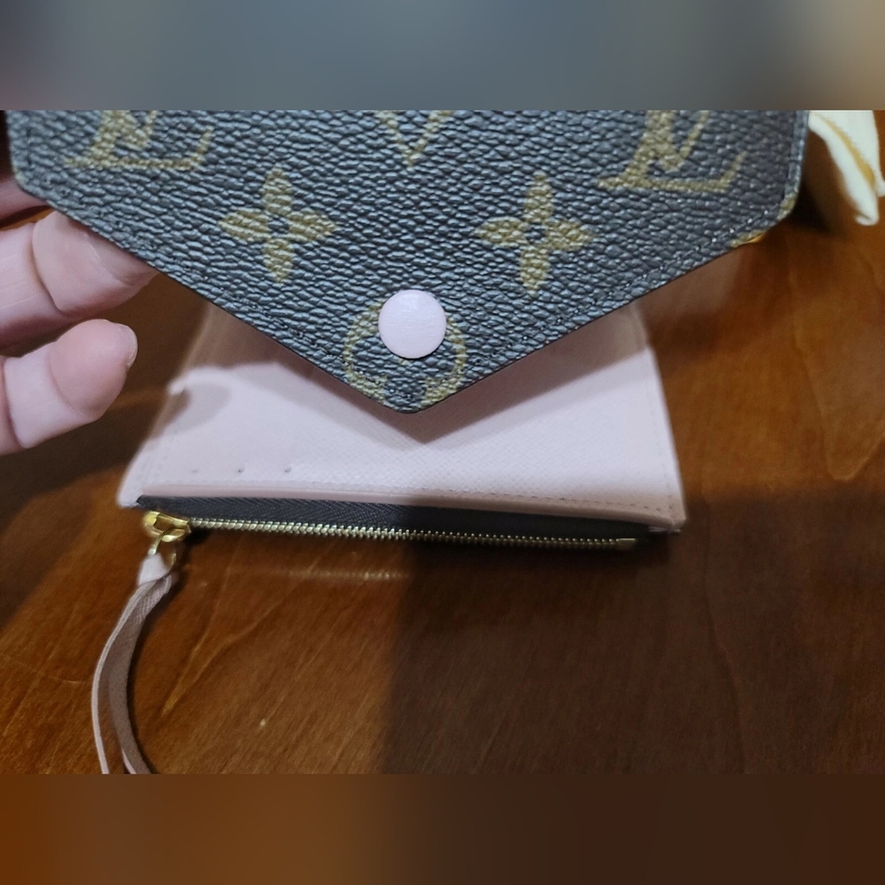 Louis Vuitton Monogram Victorine Wallet - Picture 5 of 9
